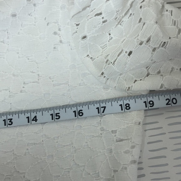 Express short sleeve in lace - Picture 3 of 7